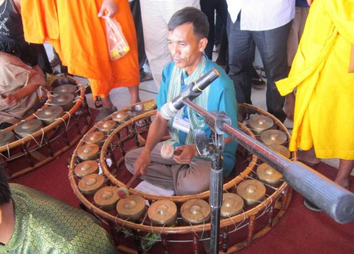 Die fünf Musikinstrumente der Volksgruppe der Khmer in Südvietnam  - ảnh 1